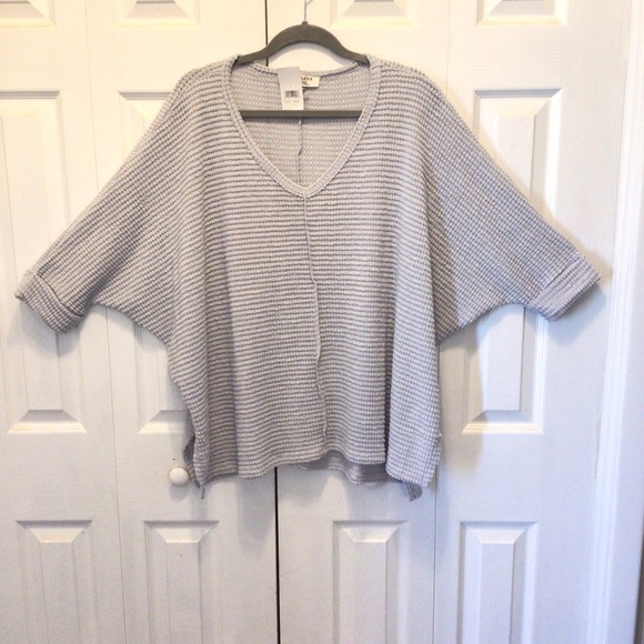 Zenana Womens Lt. Gray 3/4 Sleeve V-Neck Hi-Low Hem Jacquard Sweater Size 1X/2X - Picture 5 of 7
